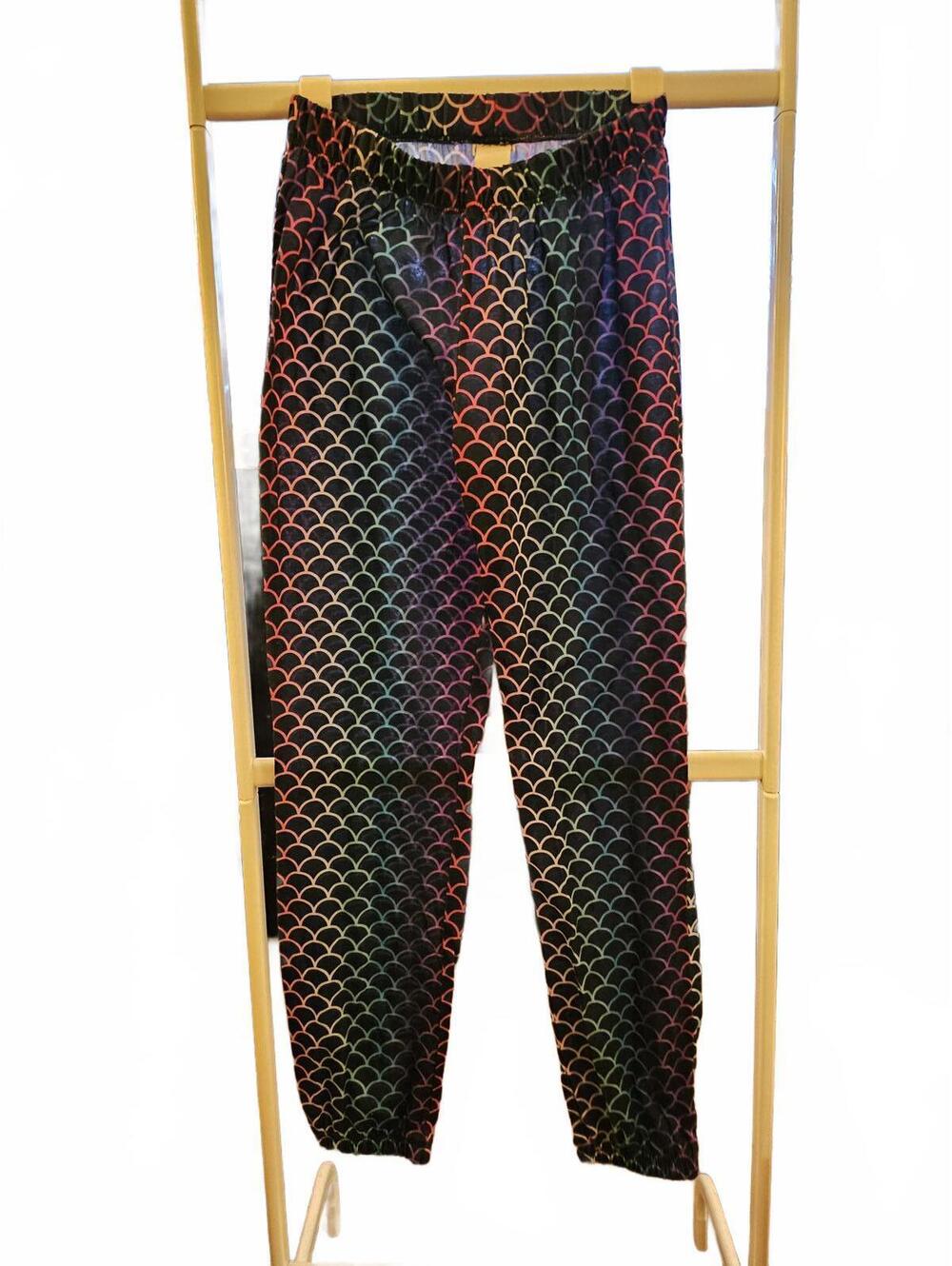 Girl's So brand leggings - AOP scale like design - size 12 - EUC